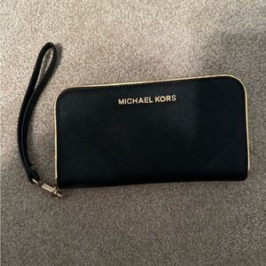 Michael Kors wristlet/wallet
